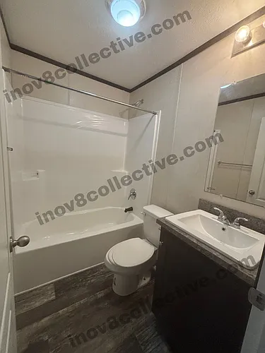 70 SW Mary St Photo 1