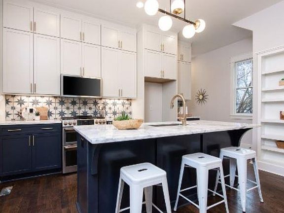 Kitchen w Quartz counters, gas Capri 6 burner stove, garbage disposal, microwave and double oven