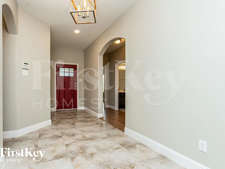 605 England St — Photo 2