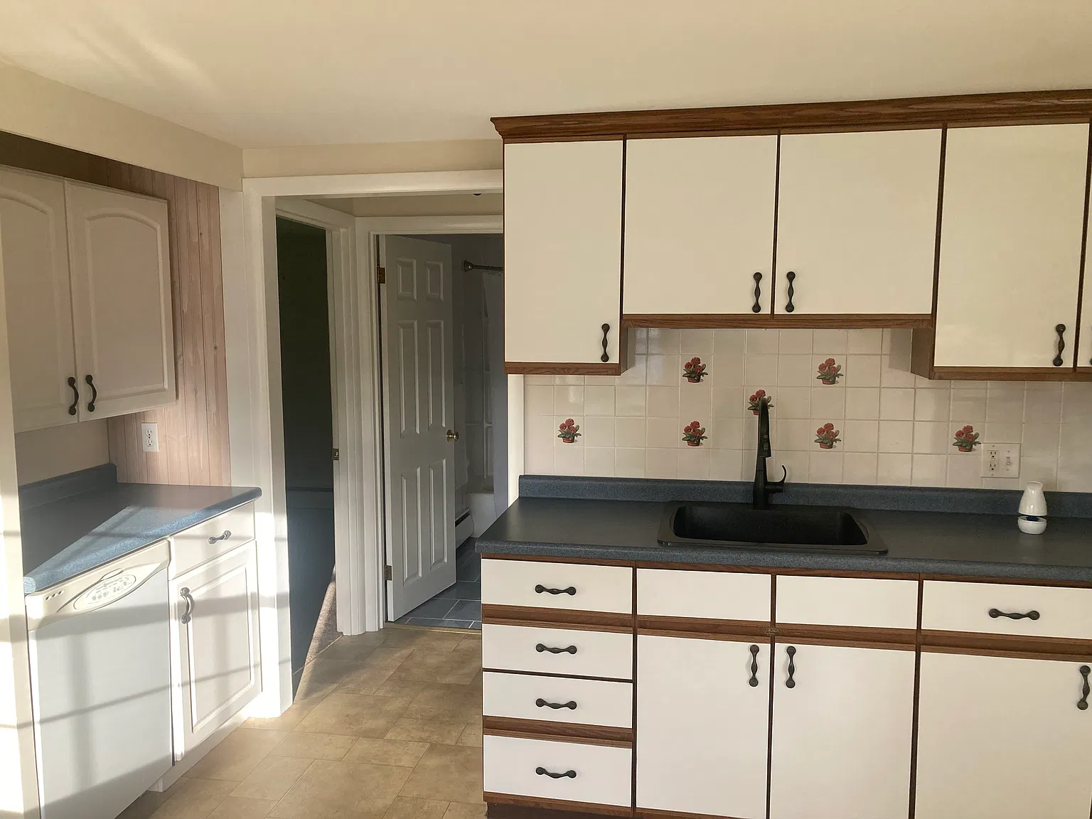 3 bed, 960 sqft, $2,700 — Photo 1