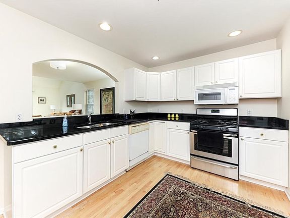 3rd image of 2539 Jade Ct