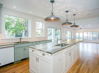 4 Apple Tree Ln, Barrington, RI 02806