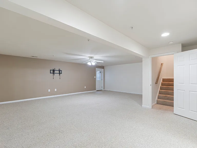 211 Westlake Blvd — Photo 14