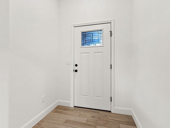 5th image of 711 Cortland St