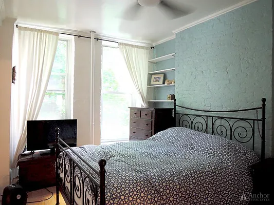 Rented by Anchor Associates | media 7