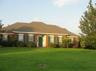1913 Hollybrooke Ln, Prattville, AL 36066