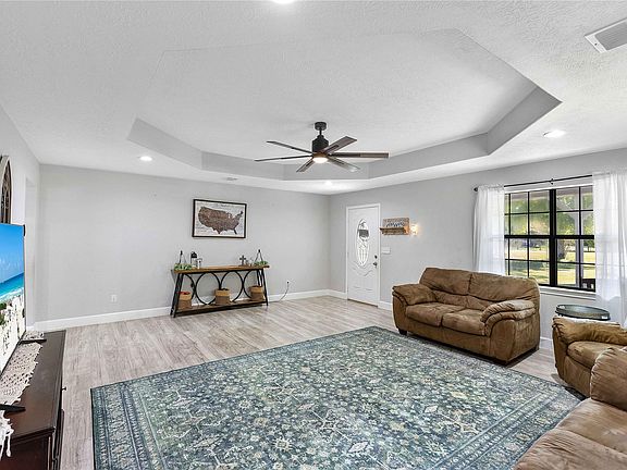 5th image of 1076 Wallisville Liberty Rd