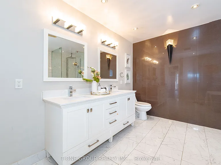 382 Elgin Mills Rd W — Photo 32