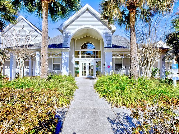 3rd image of 1229 Bermuda Lakes Ln