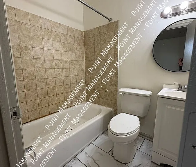 1912 Wayne St NE #14 — Photo 5
