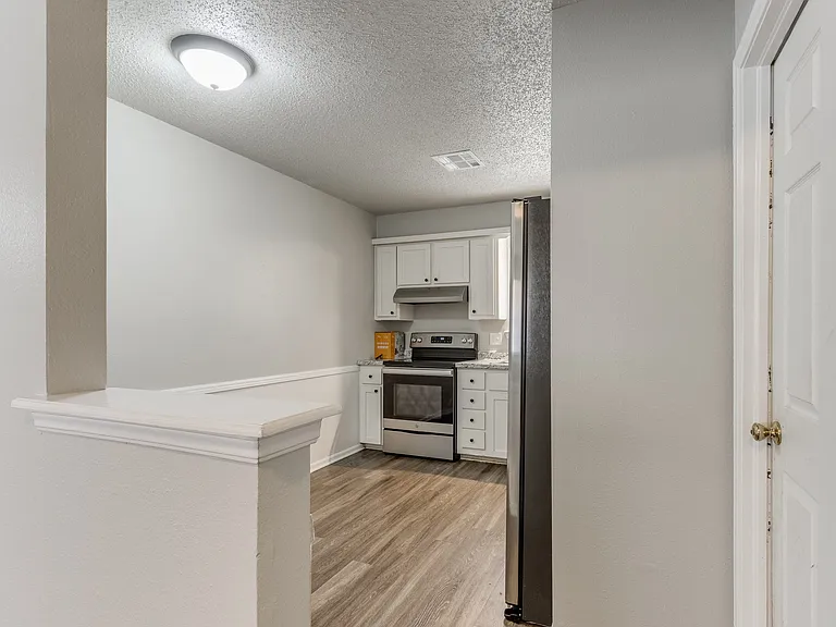 1610 Southern Heights Ave — Photo 4