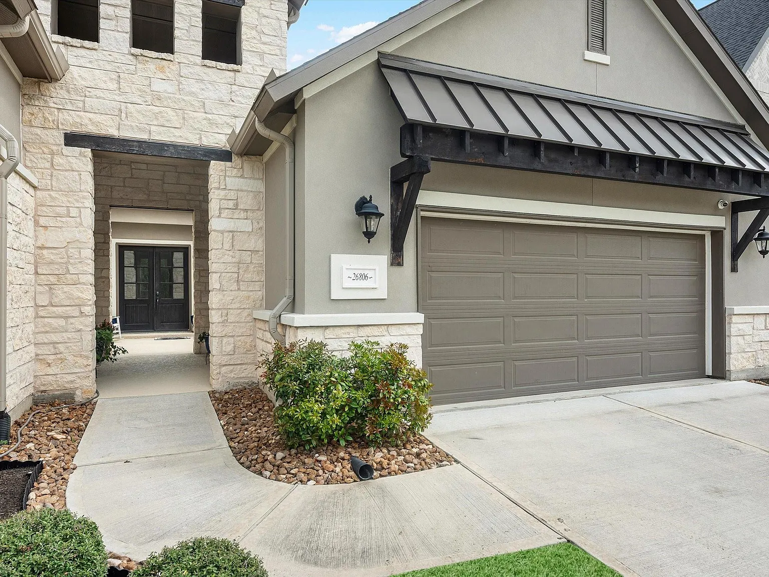 4 bed, 4.5 bath, 3899 sqft, $6,500 — Photo 2