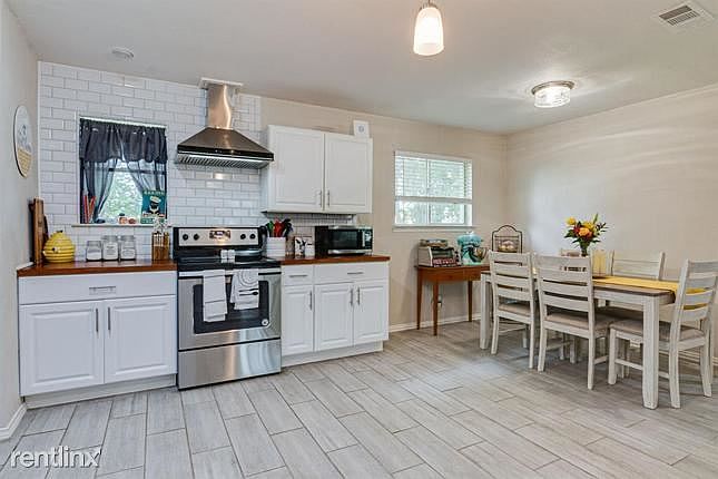 1st image of 3641R Larry St
