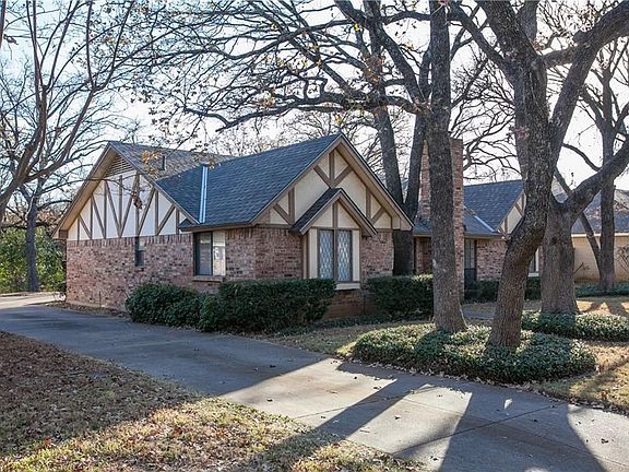 2nd image of 2410 Villa Vera Dr