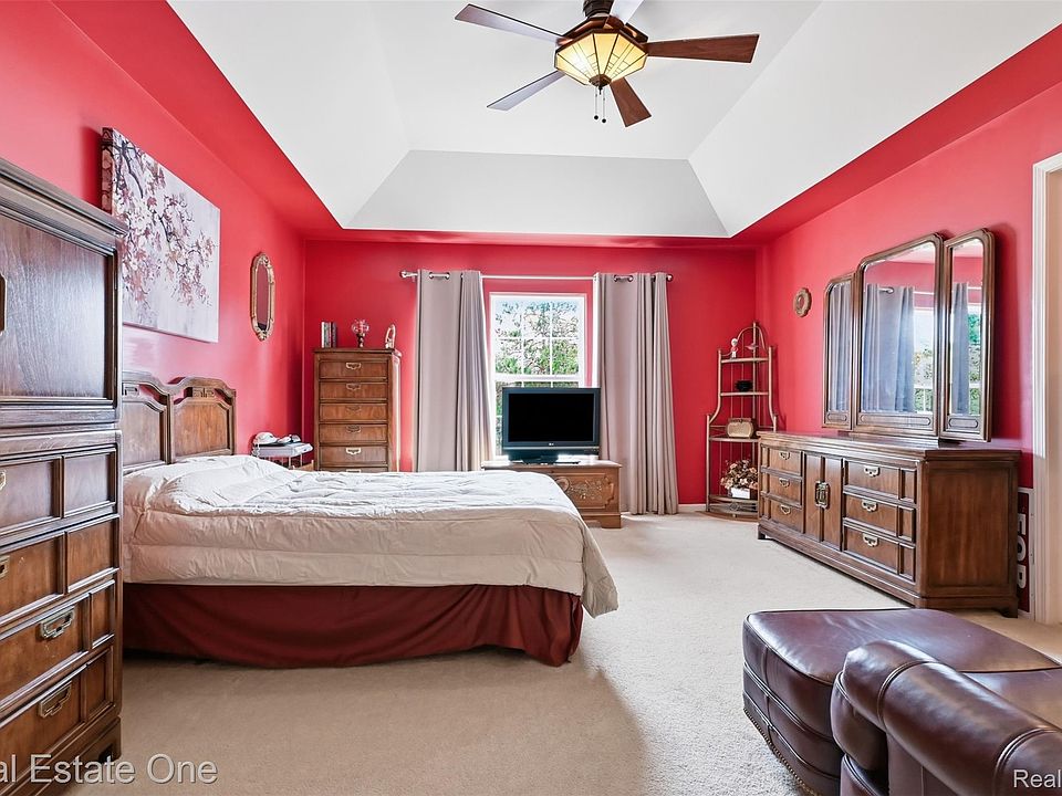 37585 Newburgh Park Cir #16, photo 12