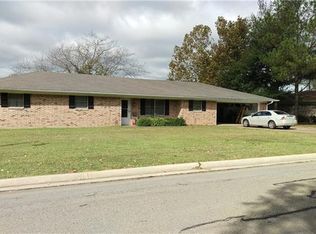 2850 40th St SE, Paris, TX 75462