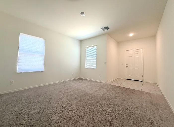 5 bed, 3.0 bath, 2689 sqft, $2,900 — Photo 4