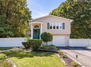 116 Monroe St, Mastic, NY 11950