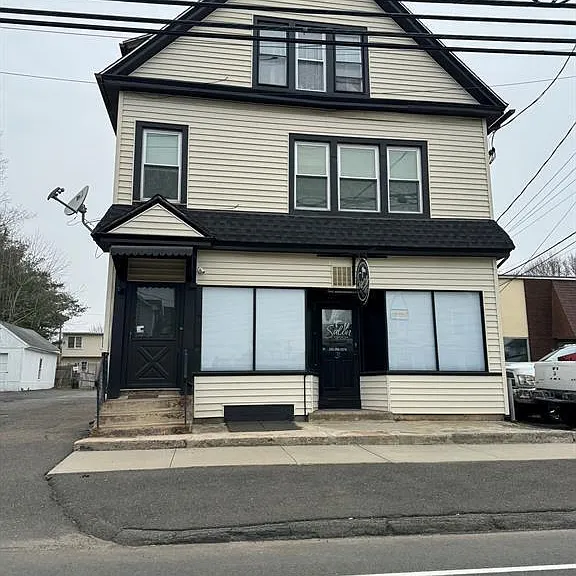 31 Lucy St #3 — Photo 1