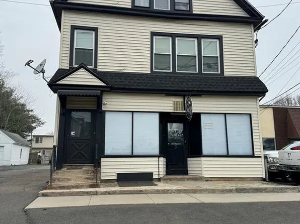 31 Lucy St #3, Woodbridge, CT 06525