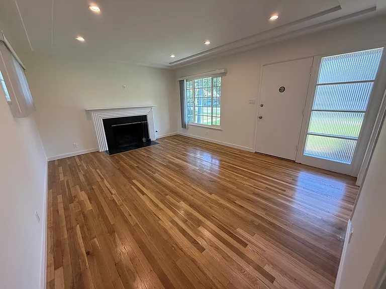 1216 E Glenoaks Blvd #1 — Photo 17