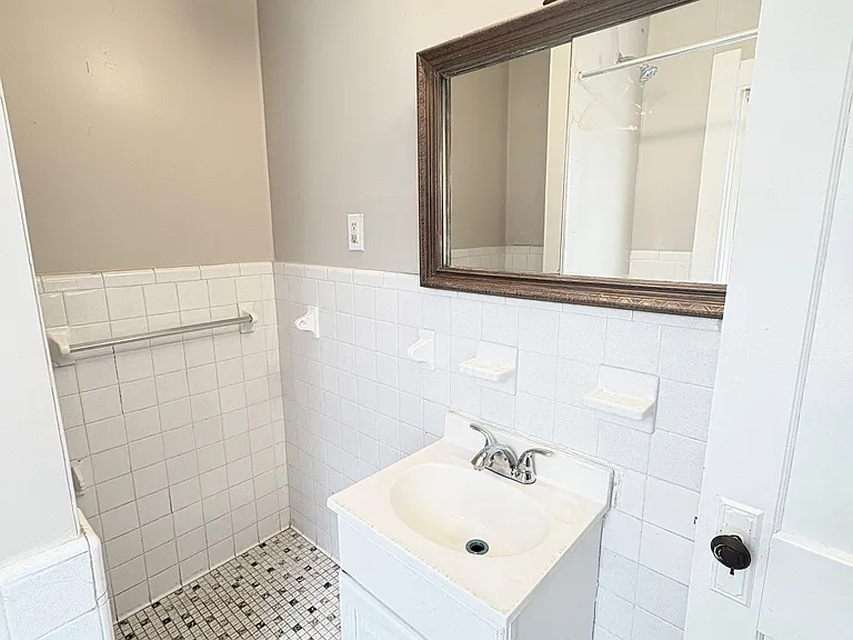 261 E Lake St — Photo 22