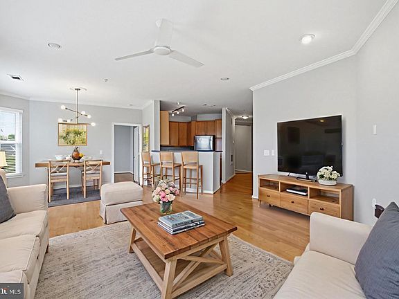 3rd image of 815 Branch Dr APT 402