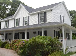 29 Mud Puddle Rd, Tisbury, MA 02568