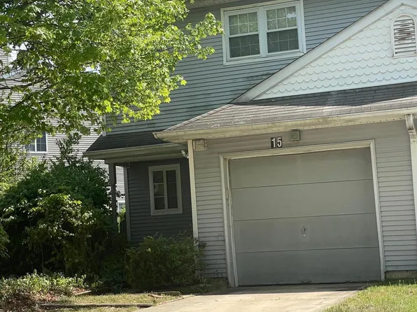 15 Regency Dr, Mount Holly, NJ 08060