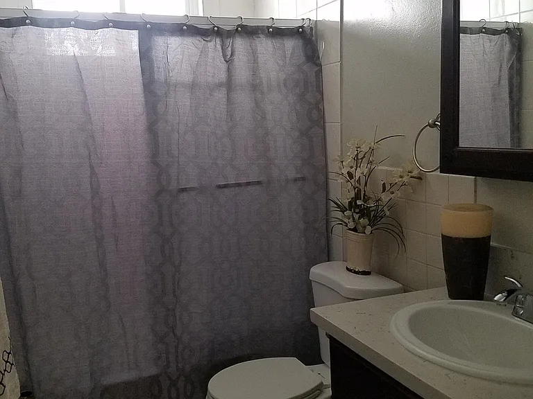 14015 Oxnard St — Photo 21