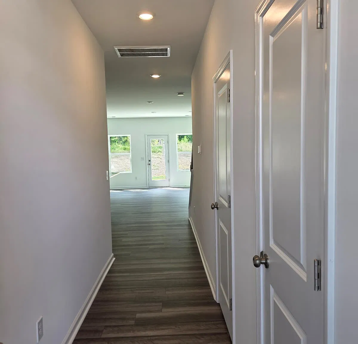 3 bed, 2.5 bath, 1600 sqft, $1,895 — Photo 3