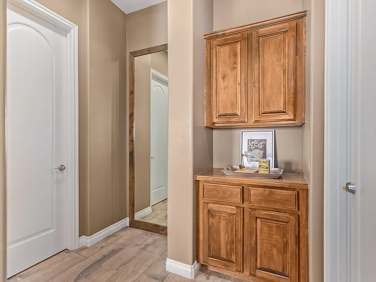 628 E Peach Tree St — Photo 6