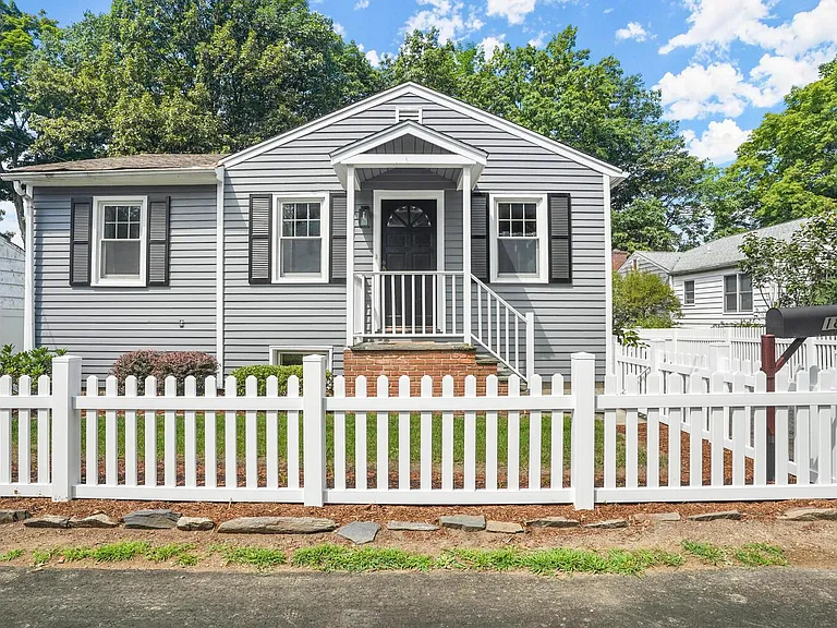 18 Cary Rd — Photo 1