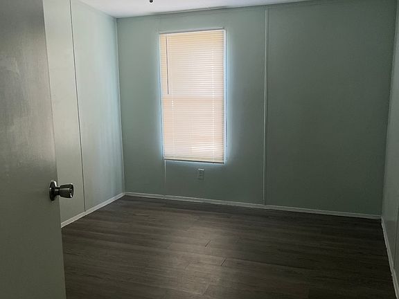 4th image of 23707 Seward St