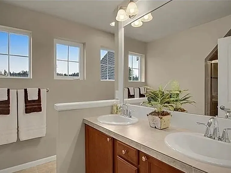 21830 38th Dr SE — Photo 10