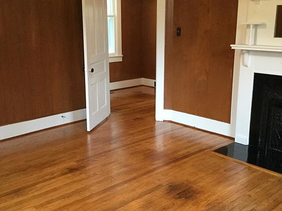 2nd image of 528 Cedar Ave
