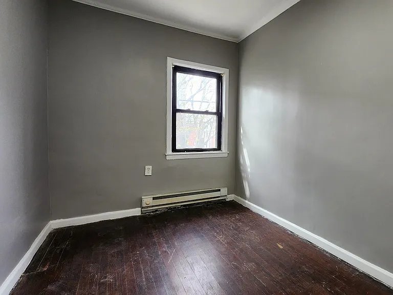 423 2nd St #2 — Photo 9