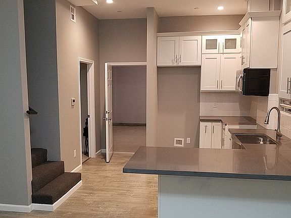 3rd image of 2915 W 67th St