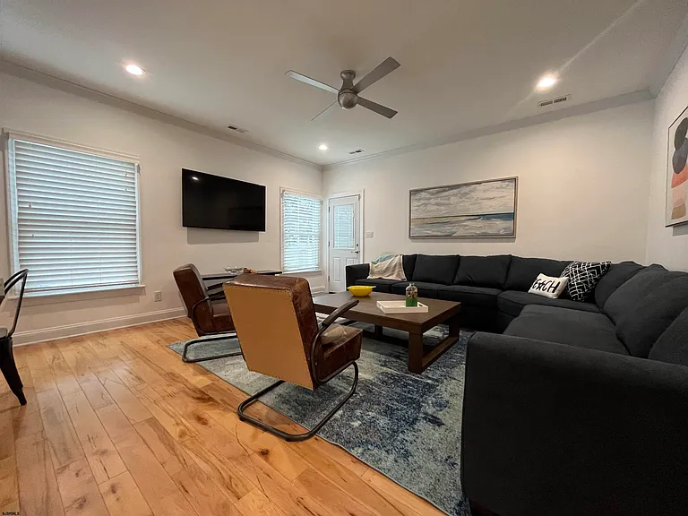107 N Douglas Ave — Photo 16
