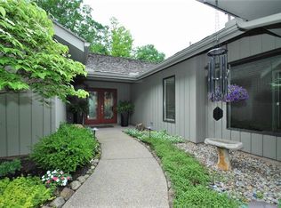 458 Ravine Dr, Aurora, OH 44202