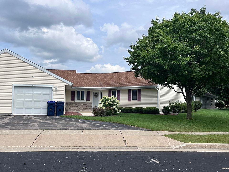 1st image of 611 Rosewood Ave