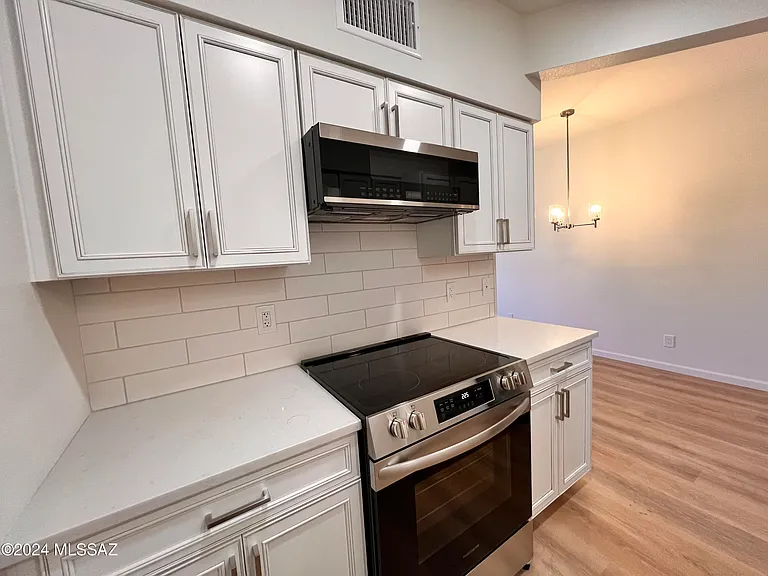 5500 N Valley View Rd #231 — Photo 7