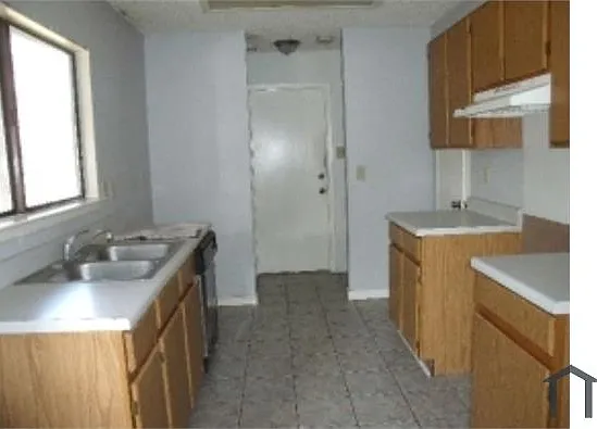 3 bed, 1205 sqft, $1,770 — Photo 3