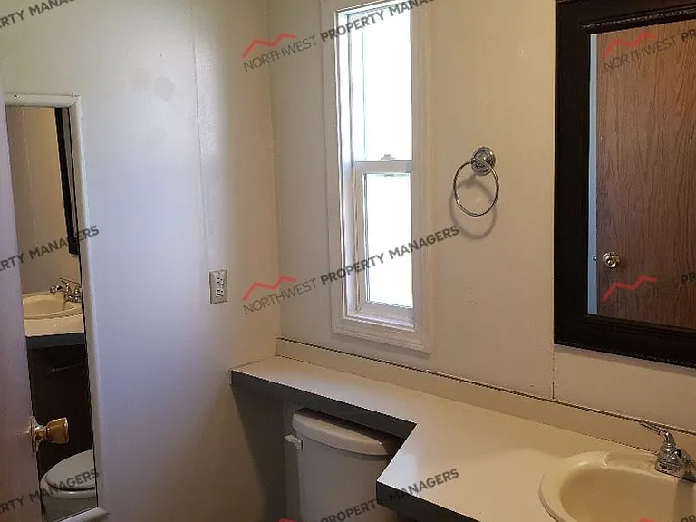 2495 NE Kresky Ave — Photo 11