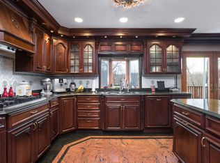 12 Greenhills Dr, Flemington, NJ 08822