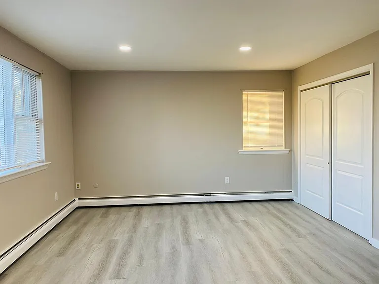 201 Main - Ackerman — Photo 9