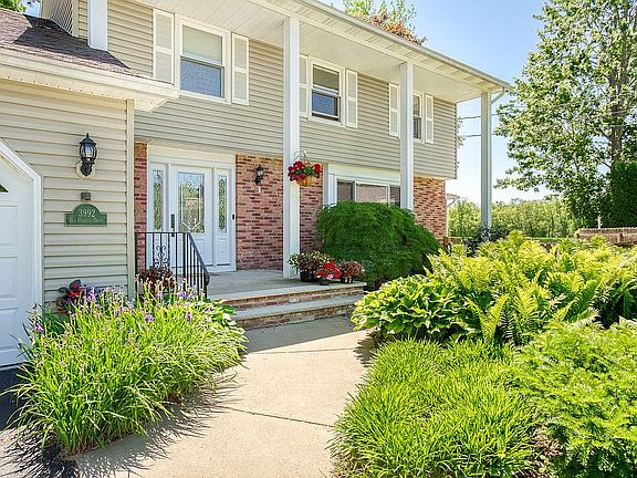 2nd image of 3992 Bel Harbor Dr