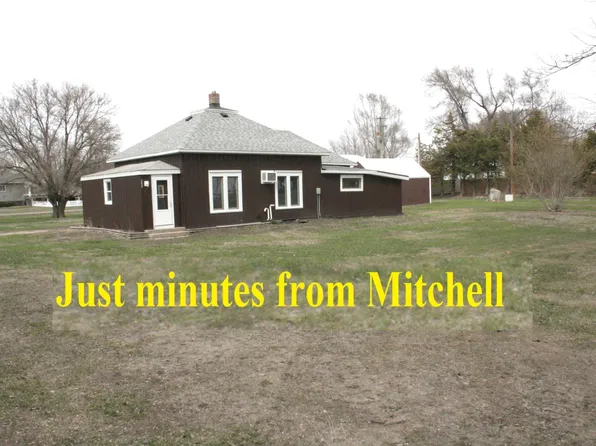 208 N Cotton St, Mount Vernon, SD 57363