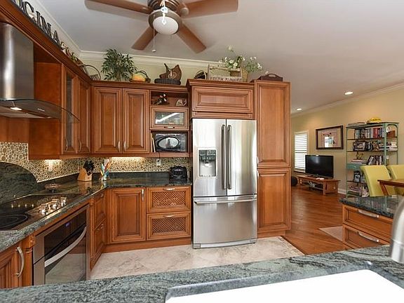 Nice open feeling. Prepare a meal and still socialize with your guests!