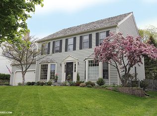 512 Long Hill Rd, Gurnee, IL 60031